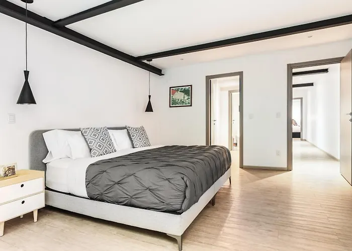Uppermost 3br, Gym, Roofgarden. Socrates Apartment