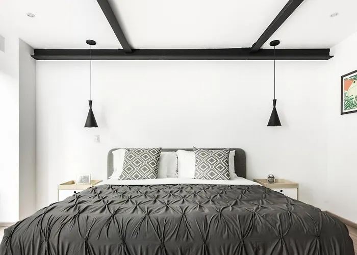 Uppermost 3br, Gym, Roofgarden. Socrates